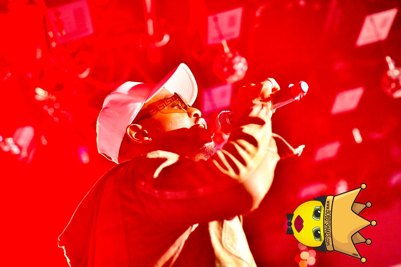 Serani photographed live by Bobby Shakes